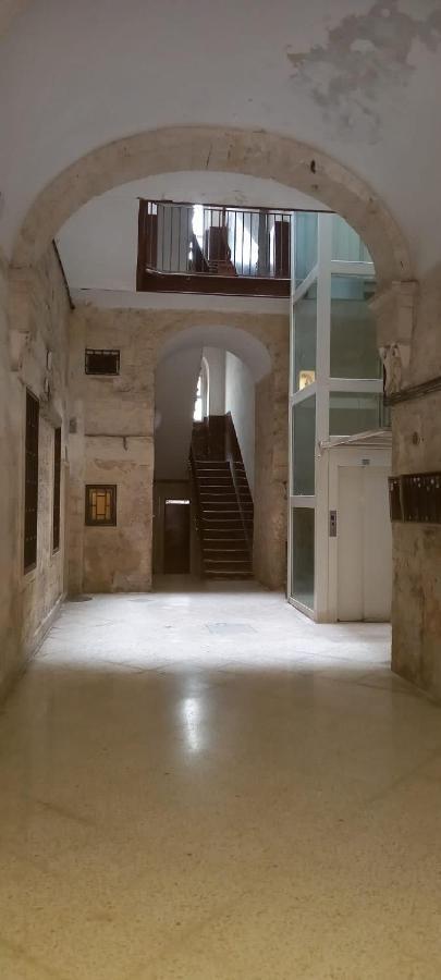 Lotus Apartment Bari Luaran gambar