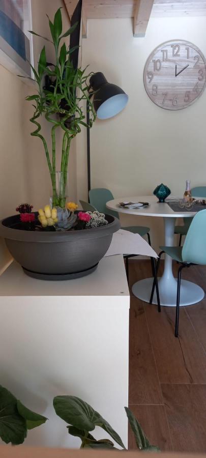 Lotus Apartment Bari Luaran gambar