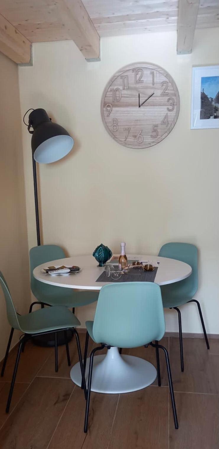 Lotus Apartment Bari Luaran gambar